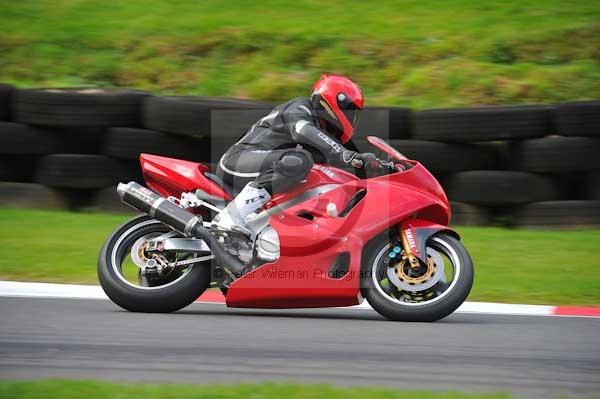 Motorcycle action photographs;cadwell;cadwell park photographs;event digital images;eventdigitalimages;motor racing louth lincolnshire;no limits trackday;peter wileman photography;trackday;trackday digital images;trackday photos