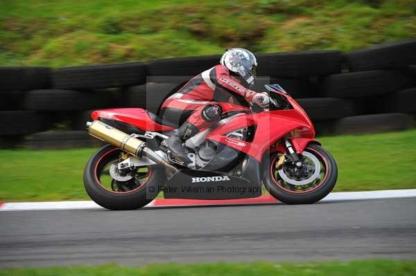 Motorcycle action photographs;cadwell;cadwell park photographs;event digital images;eventdigitalimages;motor racing louth lincolnshire;no limits trackday;peter wileman photography;trackday;trackday digital images;trackday photos