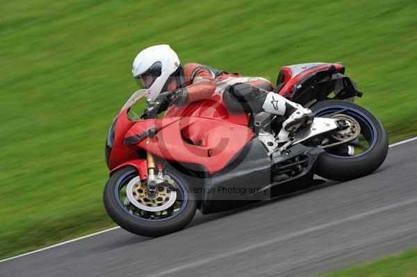 Motorcycle action photographs;cadwell;cadwell park photographs;event digital images;eventdigitalimages;motor racing louth lincolnshire;no limits trackday;peter wileman photography;trackday;trackday digital images;trackday photos