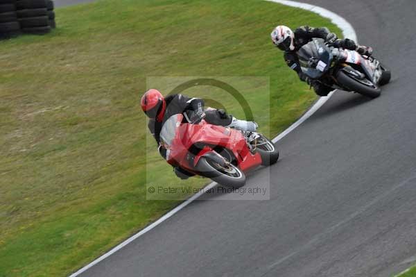 Motorcycle action photographs;cadwell;cadwell park photographs;event digital images;eventdigitalimages;motor racing louth lincolnshire;no limits trackday;peter wileman photography;trackday;trackday digital images;trackday photos