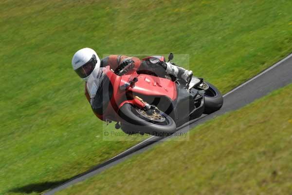 Motorcycle action photographs;cadwell;cadwell park photographs;event digital images;eventdigitalimages;motor racing louth lincolnshire;no limits trackday;peter wileman photography;trackday;trackday digital images;trackday photos
