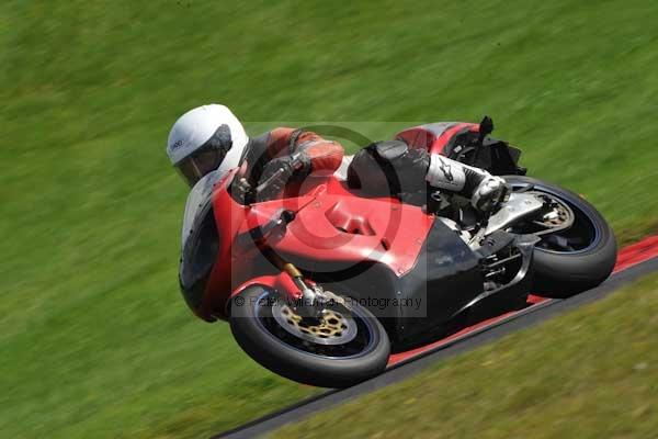 Motorcycle action photographs;cadwell;cadwell park photographs;event digital images;eventdigitalimages;motor racing louth lincolnshire;no limits trackday;peter wileman photography;trackday;trackday digital images;trackday photos