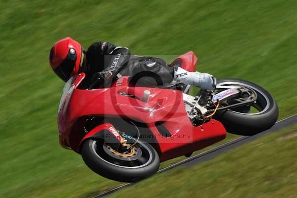 Motorcycle action photographs;cadwell;cadwell park photographs;event digital images;eventdigitalimages;motor racing louth lincolnshire;no limits trackday;peter wileman photography;trackday;trackday digital images;trackday photos