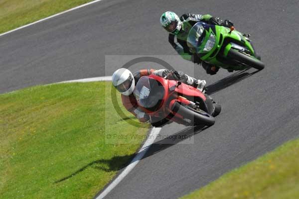 Motorcycle action photographs;cadwell;cadwell park photographs;event digital images;eventdigitalimages;motor racing louth lincolnshire;no limits trackday;peter wileman photography;trackday;trackday digital images;trackday photos