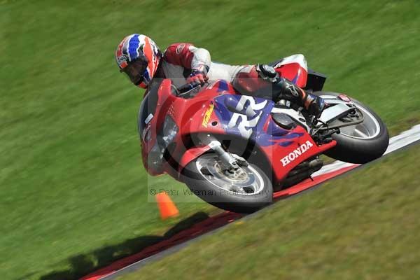 Motorcycle action photographs;cadwell;cadwell park photographs;event digital images;eventdigitalimages;motor racing louth lincolnshire;no limits trackday;peter wileman photography;trackday;trackday digital images;trackday photos