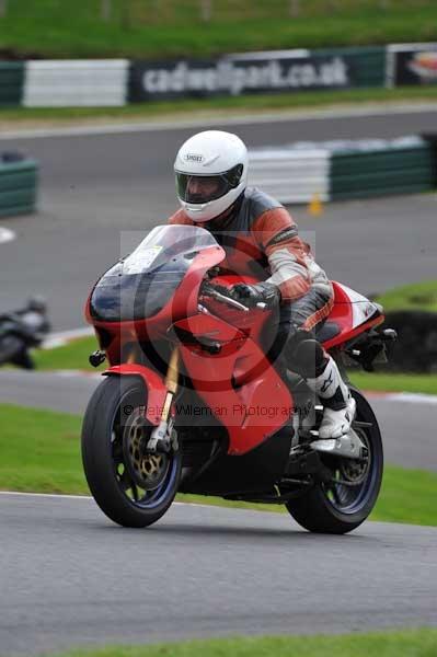 Motorcycle action photographs;cadwell;cadwell park photographs;event digital images;eventdigitalimages;motor racing louth lincolnshire;no limits trackday;peter wileman photography;trackday;trackday digital images;trackday photos