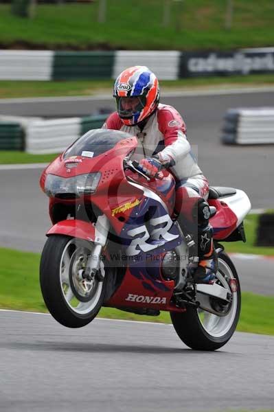 Motorcycle action photographs;cadwell;cadwell park photographs;event digital images;eventdigitalimages;motor racing louth lincolnshire;no limits trackday;peter wileman photography;trackday;trackday digital images;trackday photos