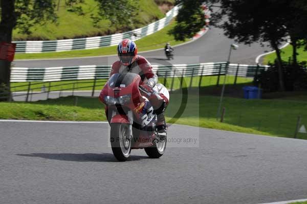 Motorcycle action photographs;cadwell;cadwell park photographs;event digital images;eventdigitalimages;motor racing louth lincolnshire;no limits trackday;peter wileman photography;trackday;trackday digital images;trackday photos
