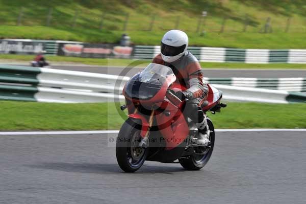 Motorcycle action photographs;cadwell;cadwell park photographs;event digital images;eventdigitalimages;motor racing louth lincolnshire;no limits trackday;peter wileman photography;trackday;trackday digital images;trackday photos