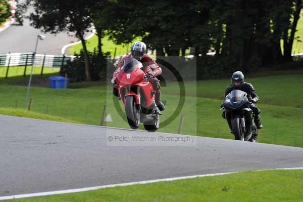 Motorcycle action photographs;cadwell;cadwell park photographs;event digital images;eventdigitalimages;motor racing louth lincolnshire;no limits trackday;peter wileman photography;trackday;trackday digital images;trackday photos