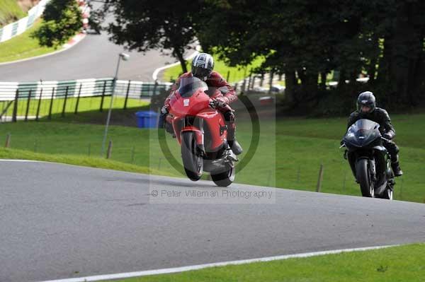 Motorcycle action photographs;cadwell;cadwell park photographs;event digital images;eventdigitalimages;motor racing louth lincolnshire;no limits trackday;peter wileman photography;trackday;trackday digital images;trackday photos