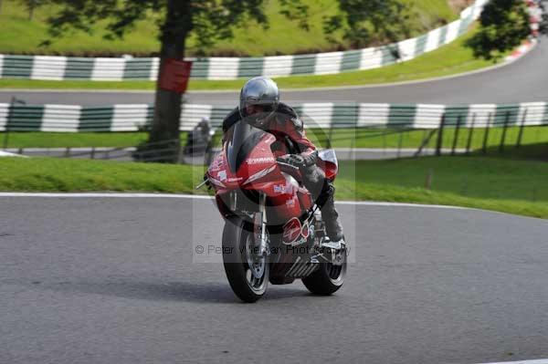 Motorcycle action photographs;cadwell;cadwell park photographs;event digital images;eventdigitalimages;motor racing louth lincolnshire;no limits trackday;peter wileman photography;trackday;trackday digital images;trackday photos