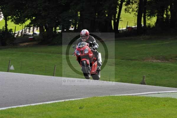 Motorcycle action photographs;cadwell;cadwell park photographs;event digital images;eventdigitalimages;motor racing louth lincolnshire;no limits trackday;peter wileman photography;trackday;trackday digital images;trackday photos