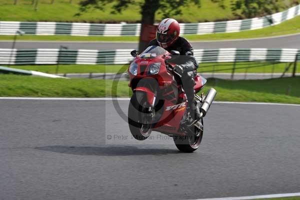 Motorcycle action photographs;cadwell;cadwell park photographs;event digital images;eventdigitalimages;motor racing louth lincolnshire;no limits trackday;peter wileman photography;trackday;trackday digital images;trackday photos