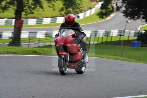 Motorcycle action photographs;cadwell;cadwell park photographs;event digital images;eventdigitalimages;motor racing louth lincolnshire;no limits trackday;peter wileman photography;trackday;trackday digital images;trackday photos