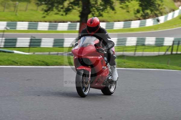 Motorcycle action photographs;cadwell;cadwell park photographs;event digital images;eventdigitalimages;motor racing louth lincolnshire;no limits trackday;peter wileman photography;trackday;trackday digital images;trackday photos