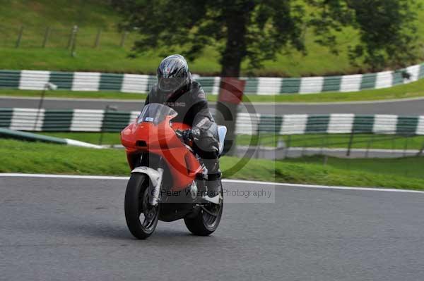 Motorcycle action photographs;cadwell;cadwell park photographs;event digital images;eventdigitalimages;motor racing louth lincolnshire;no limits trackday;peter wileman photography;trackday;trackday digital images;trackday photos