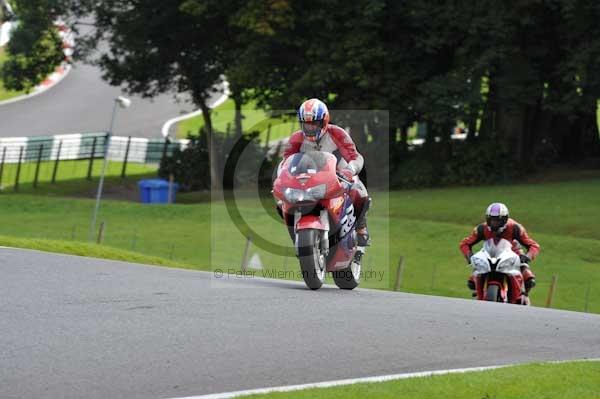 Motorcycle action photographs;cadwell;cadwell park photographs;event digital images;eventdigitalimages;motor racing louth lincolnshire;no limits trackday;peter wileman photography;trackday;trackday digital images;trackday photos
