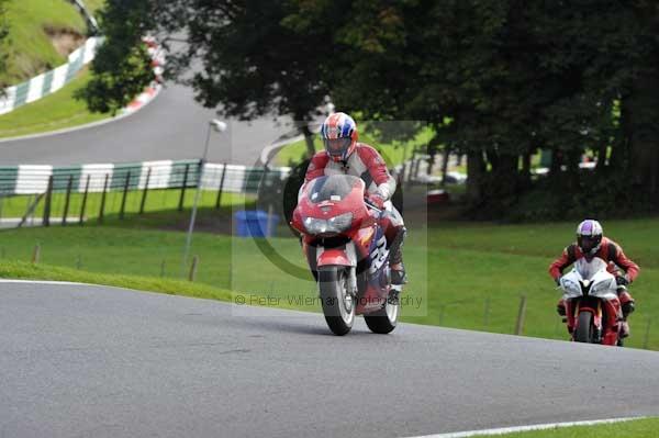 Motorcycle action photographs;cadwell;cadwell park photographs;event digital images;eventdigitalimages;motor racing louth lincolnshire;no limits trackday;peter wileman photography;trackday;trackday digital images;trackday photos