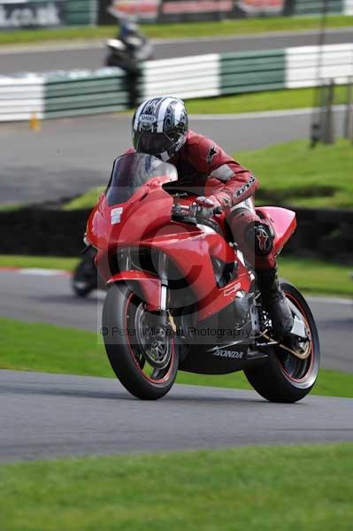 Motorcycle action photographs;cadwell;cadwell park photographs;event digital images;eventdigitalimages;motor racing louth lincolnshire;no limits trackday;peter wileman photography;trackday;trackday digital images;trackday photos