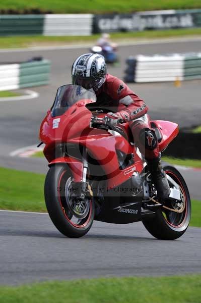 Motorcycle action photographs;cadwell;cadwell park photographs;event digital images;eventdigitalimages;motor racing louth lincolnshire;no limits trackday;peter wileman photography;trackday;trackday digital images;trackday photos