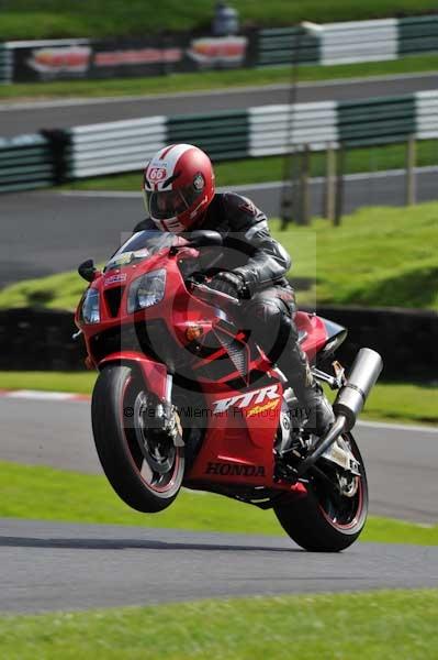 Motorcycle action photographs;cadwell;cadwell park photographs;event digital images;eventdigitalimages;motor racing louth lincolnshire;no limits trackday;peter wileman photography;trackday;trackday digital images;trackday photos