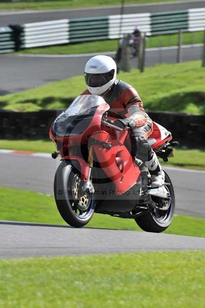 Motorcycle action photographs;cadwell;cadwell park photographs;event digital images;eventdigitalimages;motor racing louth lincolnshire;no limits trackday;peter wileman photography;trackday;trackday digital images;trackday photos