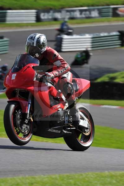 Motorcycle action photographs;cadwell;cadwell park photographs;event digital images;eventdigitalimages;motor racing louth lincolnshire;no limits trackday;peter wileman photography;trackday;trackday digital images;trackday photos