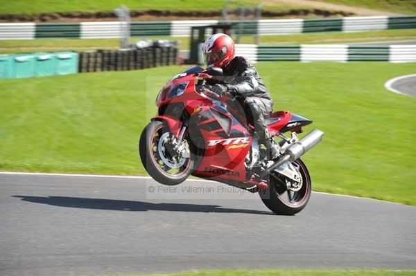 Motorcycle action photographs;cadwell;cadwell park photographs;event digital images;eventdigitalimages;motor racing louth lincolnshire;no limits trackday;peter wileman photography;trackday;trackday digital images;trackday photos