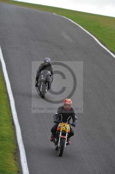 Motorcycle action photographs;cadwell;cadwell park photographs;event digital images;eventdigitalimages;motor racing louth lincolnshire;no limits trackday;peter wileman photography;trackday;trackday digital images;trackday photos