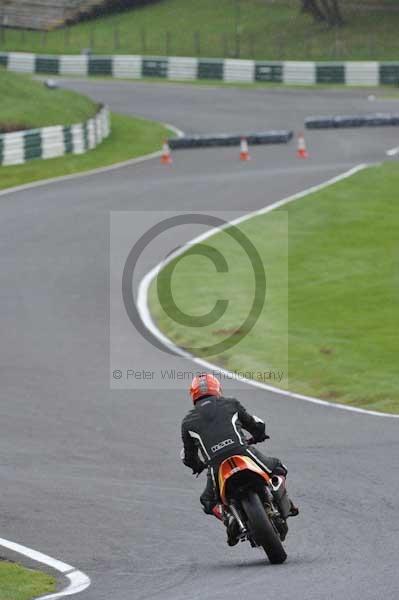 Motorcycle action photographs;cadwell;cadwell park photographs;event digital images;eventdigitalimages;motor racing louth lincolnshire;no limits trackday;peter wileman photography;trackday;trackday digital images;trackday photos