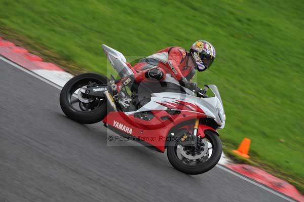 Motorcycle action photographs;cadwell;cadwell park photographs;event digital images;eventdigitalimages;motor racing louth lincolnshire;no limits trackday;peter wileman photography;trackday;trackday digital images;trackday photos
