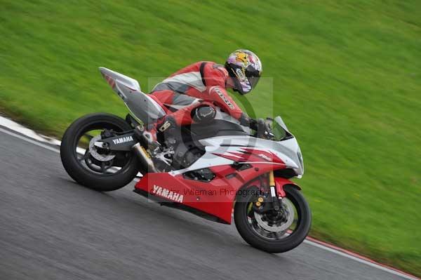 Motorcycle action photographs;cadwell;cadwell park photographs;event digital images;eventdigitalimages;motor racing louth lincolnshire;no limits trackday;peter wileman photography;trackday;trackday digital images;trackday photos