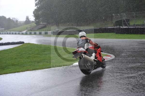 Motorcycle action photographs;cadwell;cadwell park photographs;event digital images;eventdigitalimages;motor racing louth lincolnshire;no limits trackday;peter wileman photography;trackday;trackday digital images;trackday photos