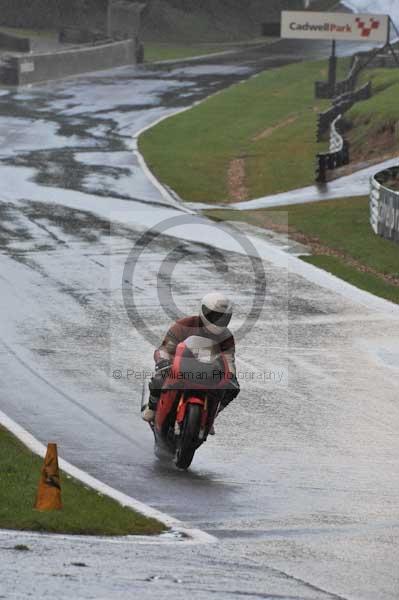 Motorcycle action photographs;cadwell;cadwell park photographs;event digital images;eventdigitalimages;motor racing louth lincolnshire;no limits trackday;peter wileman photography;trackday;trackday digital images;trackday photos