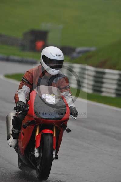Motorcycle action photographs;cadwell;cadwell park photographs;event digital images;eventdigitalimages;motor racing louth lincolnshire;no limits trackday;peter wileman photography;trackday;trackday digital images;trackday photos