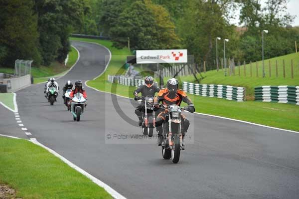 Motorcycle action photographs;cadwell;cadwell park photographs;event digital images;eventdigitalimages;motor racing louth lincolnshire;no limits trackday;peter wileman photography;trackday;trackday digital images;trackday photos
