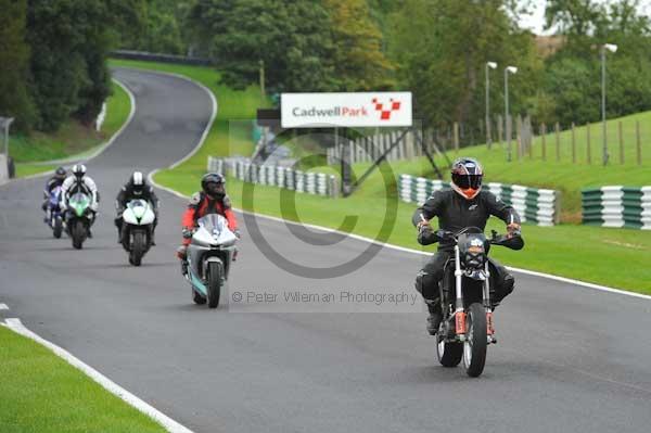 Motorcycle action photographs;cadwell;cadwell park photographs;event digital images;eventdigitalimages;motor racing louth lincolnshire;no limits trackday;peter wileman photography;trackday;trackday digital images;trackday photos
