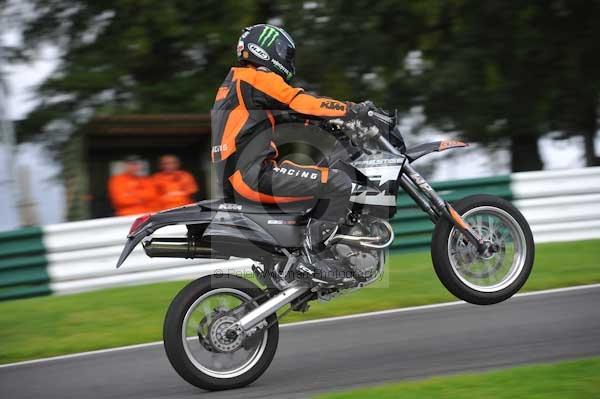 Motorcycle action photographs;cadwell;cadwell park photographs;event digital images;eventdigitalimages;motor racing louth lincolnshire;no limits trackday;peter wileman photography;trackday;trackday digital images;trackday photos