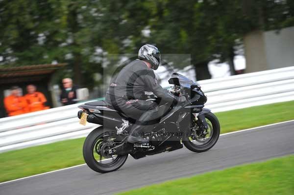 Motorcycle action photographs;cadwell;cadwell park photographs;event digital images;eventdigitalimages;motor racing louth lincolnshire;no limits trackday;peter wileman photography;trackday;trackday digital images;trackday photos
