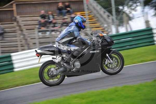 Motorcycle action photographs;cadwell;cadwell park photographs;event digital images;eventdigitalimages;motor racing louth lincolnshire;no limits trackday;peter wileman photography;trackday;trackday digital images;trackday photos
