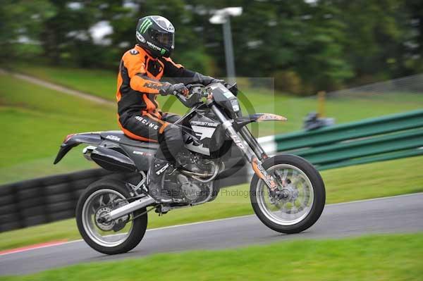 Motorcycle action photographs;cadwell;cadwell park photographs;event digital images;eventdigitalimages;motor racing louth lincolnshire;no limits trackday;peter wileman photography;trackday;trackday digital images;trackday photos