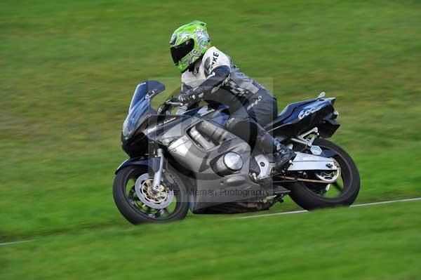 Motorcycle action photographs;cadwell;cadwell park photographs;event digital images;eventdigitalimages;motor racing louth lincolnshire;no limits trackday;peter wileman photography;trackday;trackday digital images;trackday photos