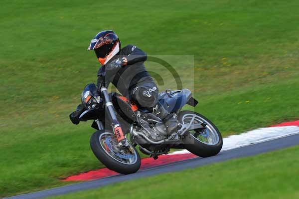 Motorcycle action photographs;cadwell;cadwell park photographs;event digital images;eventdigitalimages;motor racing louth lincolnshire;no limits trackday;peter wileman photography;trackday;trackday digital images;trackday photos
