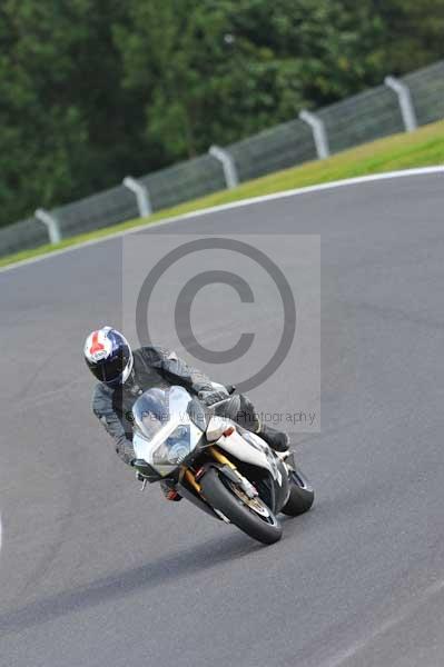 Motorcycle action photographs;cadwell;cadwell park photographs;event digital images;eventdigitalimages;motor racing louth lincolnshire;no limits trackday;peter wileman photography;trackday;trackday digital images;trackday photos