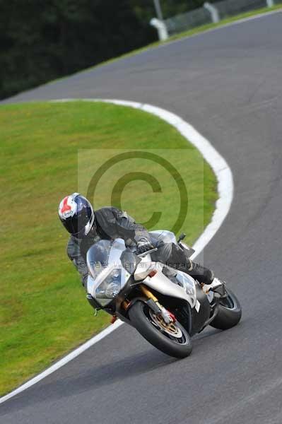 Motorcycle action photographs;cadwell;cadwell park photographs;event digital images;eventdigitalimages;motor racing louth lincolnshire;no limits trackday;peter wileman photography;trackday;trackday digital images;trackday photos