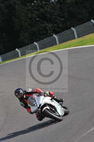 Motorcycle action photographs;cadwell;cadwell park photographs;event digital images;eventdigitalimages;motor racing louth lincolnshire;no limits trackday;peter wileman photography;trackday;trackday digital images;trackday photos