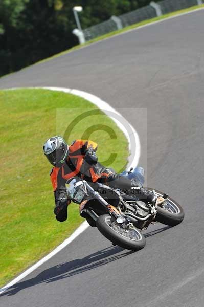 Motorcycle action photographs;cadwell;cadwell park photographs;event digital images;eventdigitalimages;motor racing louth lincolnshire;no limits trackday;peter wileman photography;trackday;trackday digital images;trackday photos