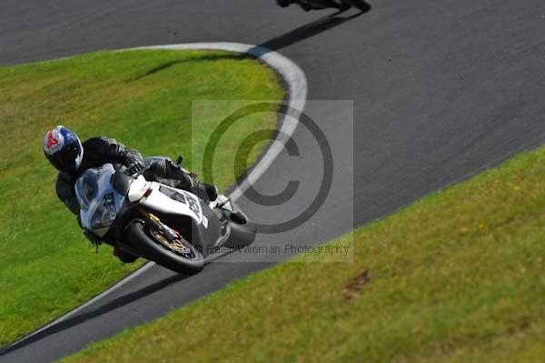 Motorcycle action photographs;cadwell;cadwell park photographs;event digital images;eventdigitalimages;motor racing louth lincolnshire;no limits trackday;peter wileman photography;trackday;trackday digital images;trackday photos