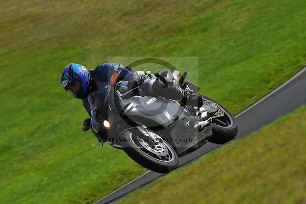 Motorcycle action photographs;cadwell;cadwell park photographs;event digital images;eventdigitalimages;motor racing louth lincolnshire;no limits trackday;peter wileman photography;trackday;trackday digital images;trackday photos